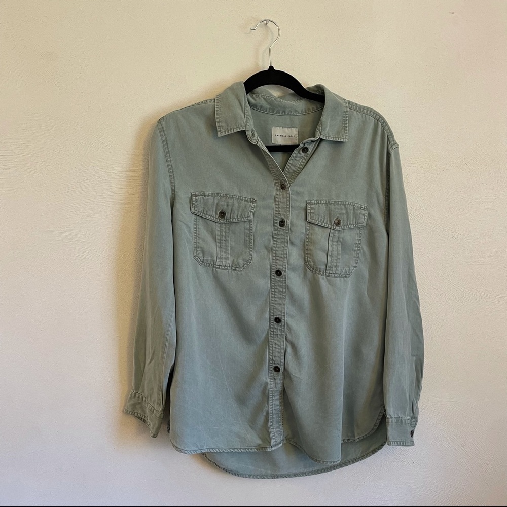 American Eagle Button Up